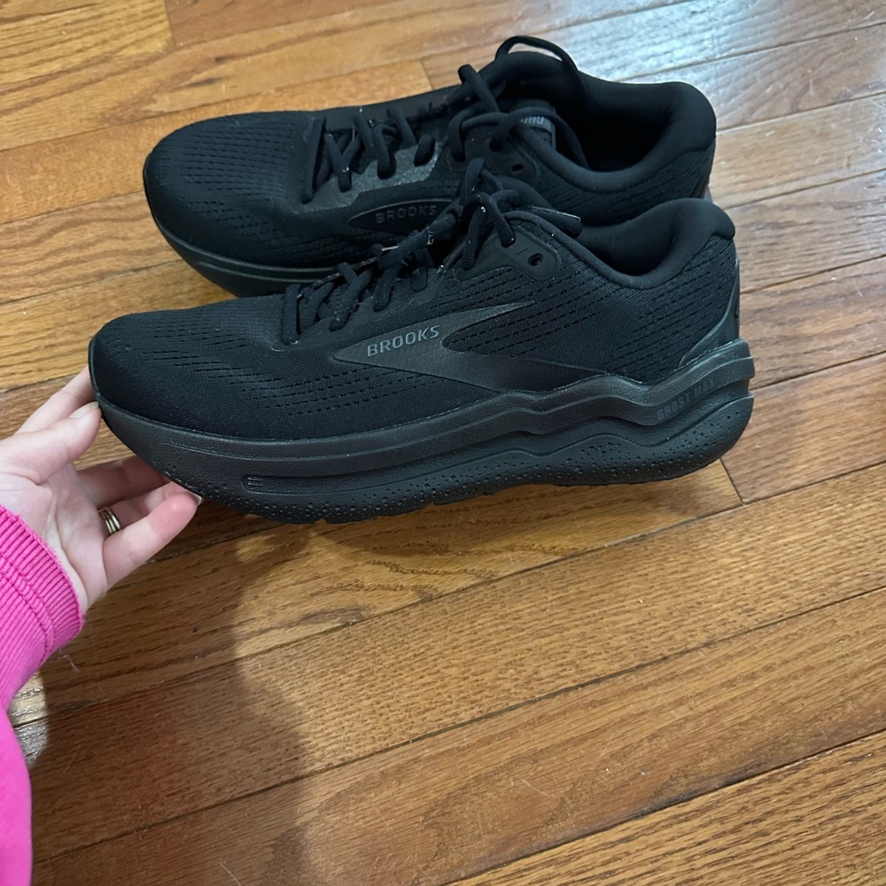 Black brooks Ghost Max 2 women’s 10